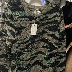 Barefoot dreams sweater Green camo